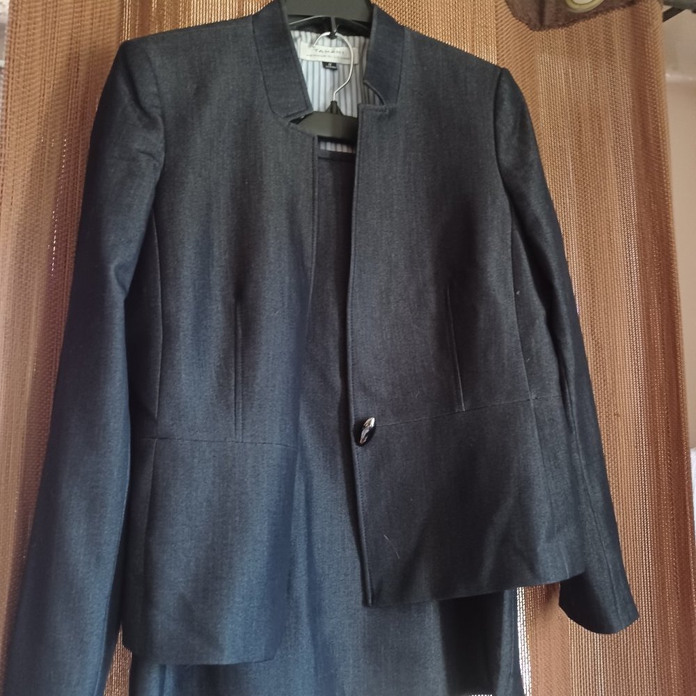 TAHARI Women-Two Piece Suit